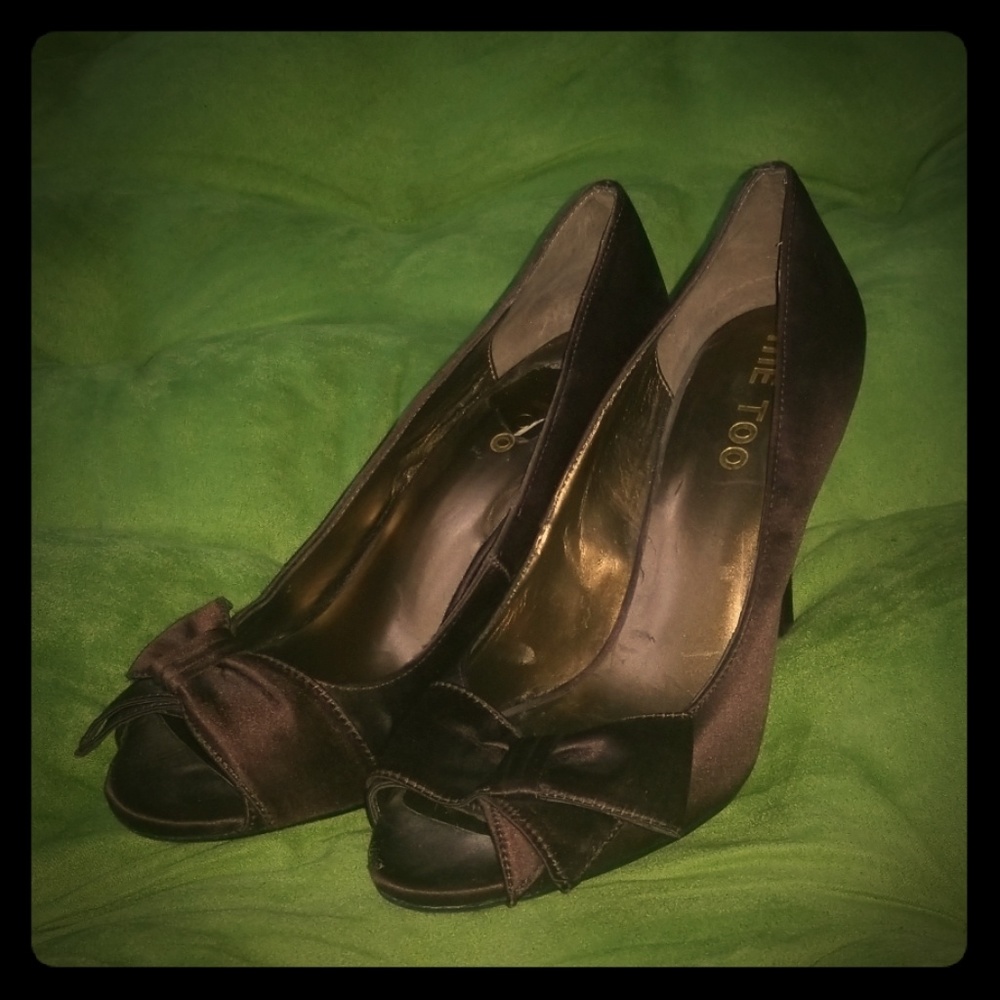 Brown satin peep toe dress pump